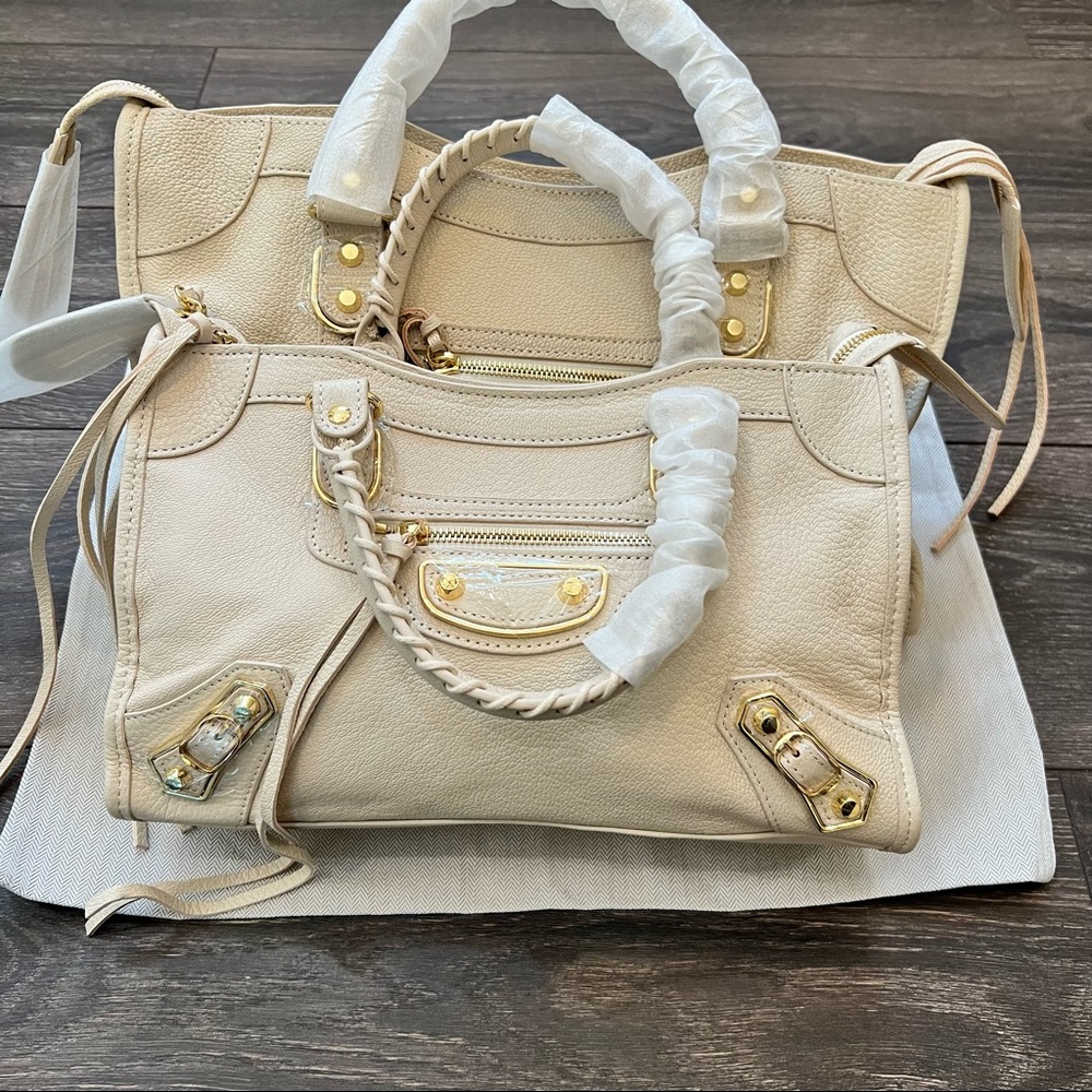 $SOLD$ Cream Genuine Leather handbag with Gold hardware - Picture 3 of 15